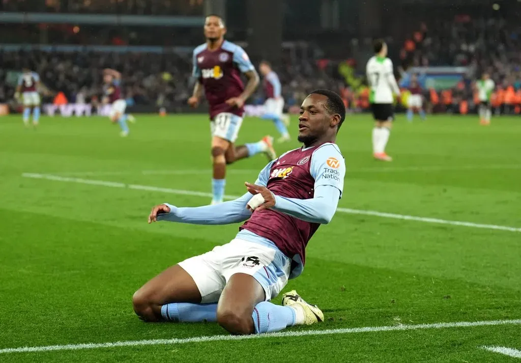 Jhon Duran festejando su gol con el Aston Villa ante Liverpool. Foto: Imago.