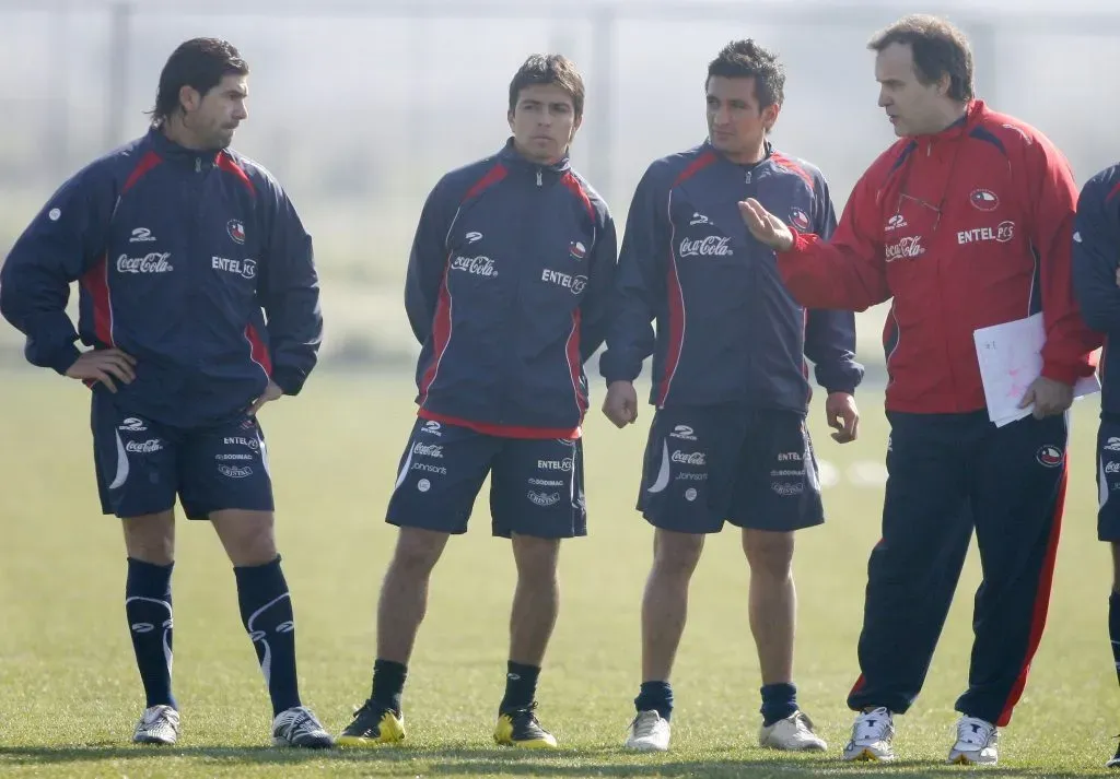 Bielsa dirigió a grandes cracks del fútbol chileno. | Foto: Photosport