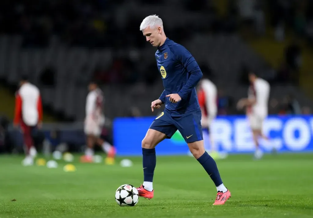 Dani Olmo é baixa do Barcelona contra o Benfica. Foto: David Ramos/Getty Images.