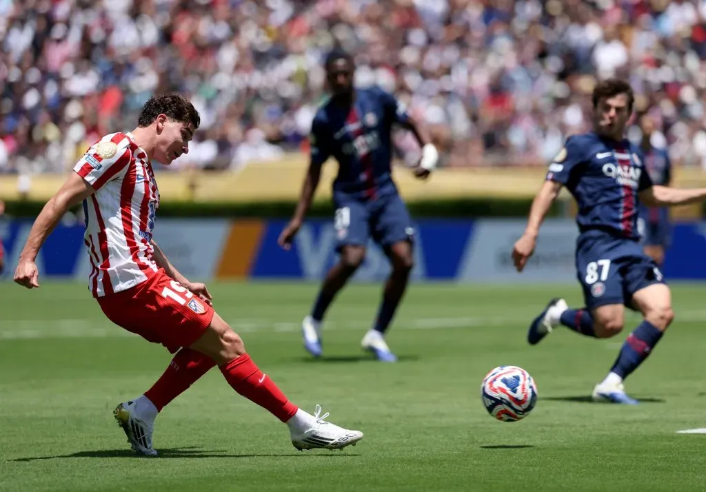 PASADENA, CALIFORNIA – JUNE 15: Julián Álvarez #19 of Atlético Madrid attempts a shot during the FIFA Club World Cup 2025 group B match between Paris Saint-Germain FC and Club Atletico de Madrid at Rose Bowl Stadium on June 15, 2025 in Pasadena, California. (Photo by Harry How/Getty Images)
