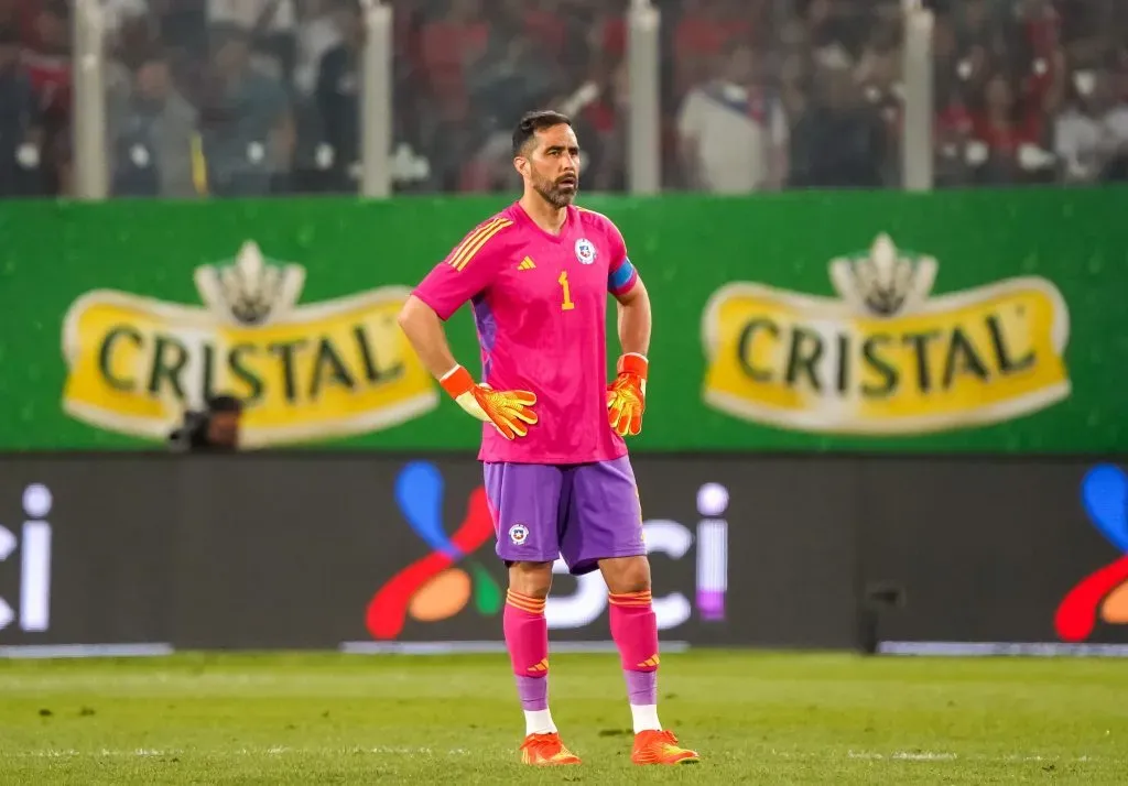 El último partido de Claudio Bravo en la Roja fue en el amistoso frente a Paraguay del 27 de marzo. Fuente: Guille Salazar/DaleAlbo.