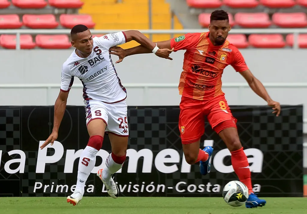 Saprissa y Herediano jugaron por última vez el 7 de julio, en la final de la Supercopa que ganó por penales el Team luego de que empataran 1-1. (Foto: La Nación)