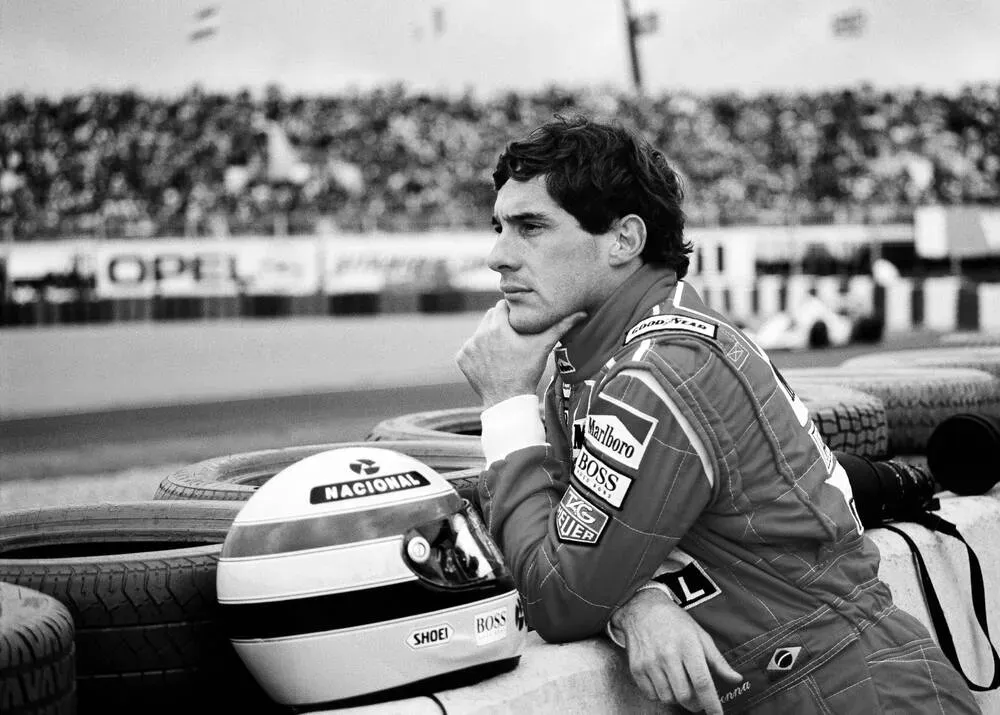 Ayrton Senna corrió 162 Grandes Premios, ganó 41 carreras y conquistó 3 campeonatos en la F1.