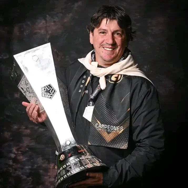 Jean Ferrari celebrando el título con Univeritario de Deportes. (Foto: Prensa “U”).