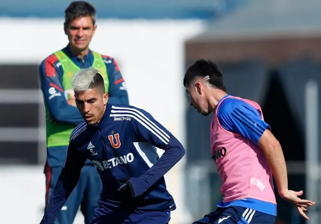 Pellegrino sigue de cerca los entrenamientos de su plantel. Foto: U. de Chile.