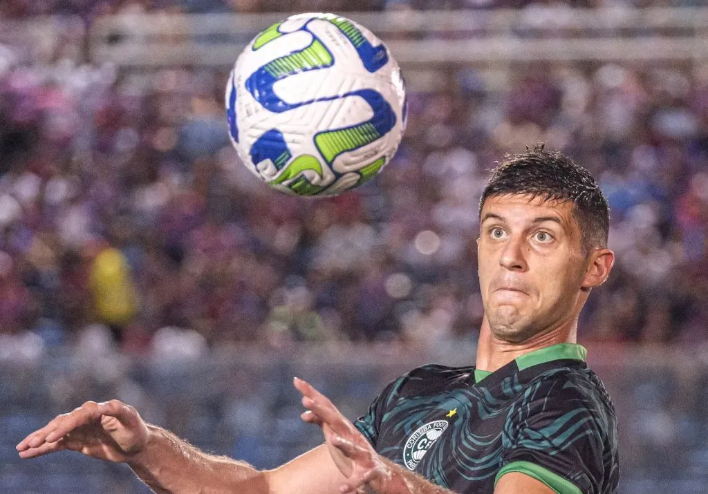 El defensor chileno se anotó con un gol. Foto: Coritiba.