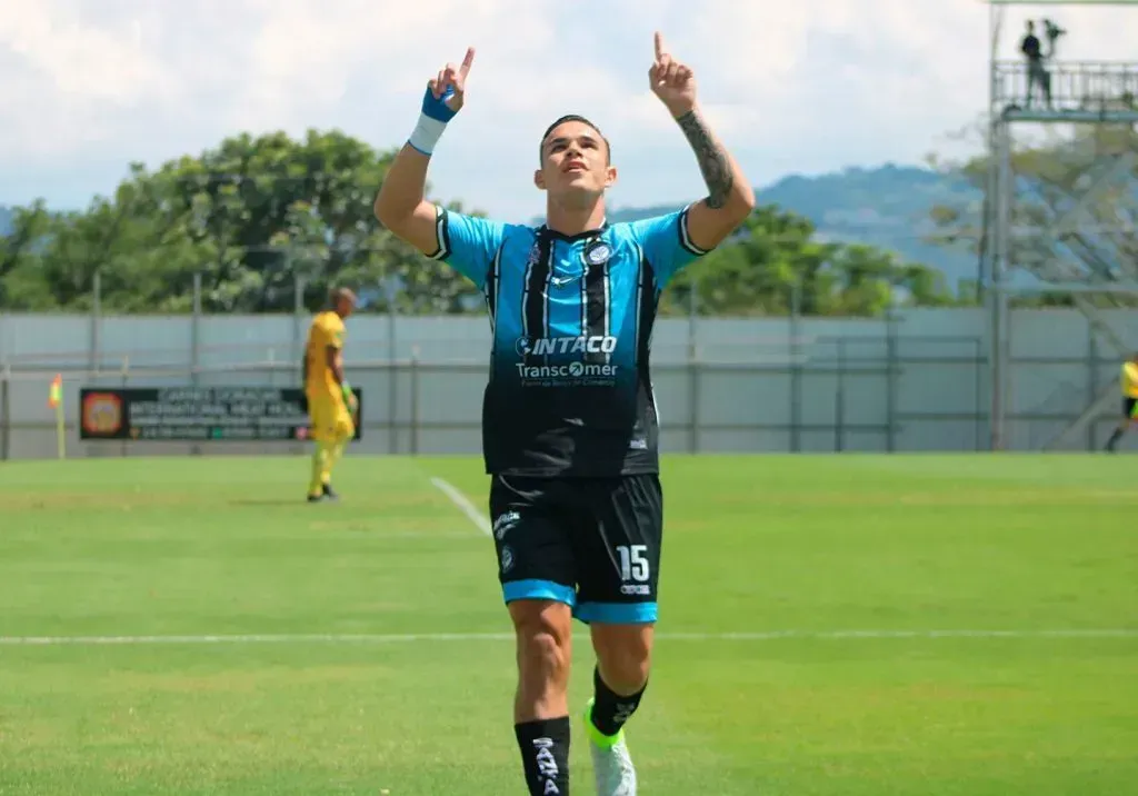 Adrián Chévez fue uno de los pocos puntos altos de Santa Ana en primera división (Santa Ana).