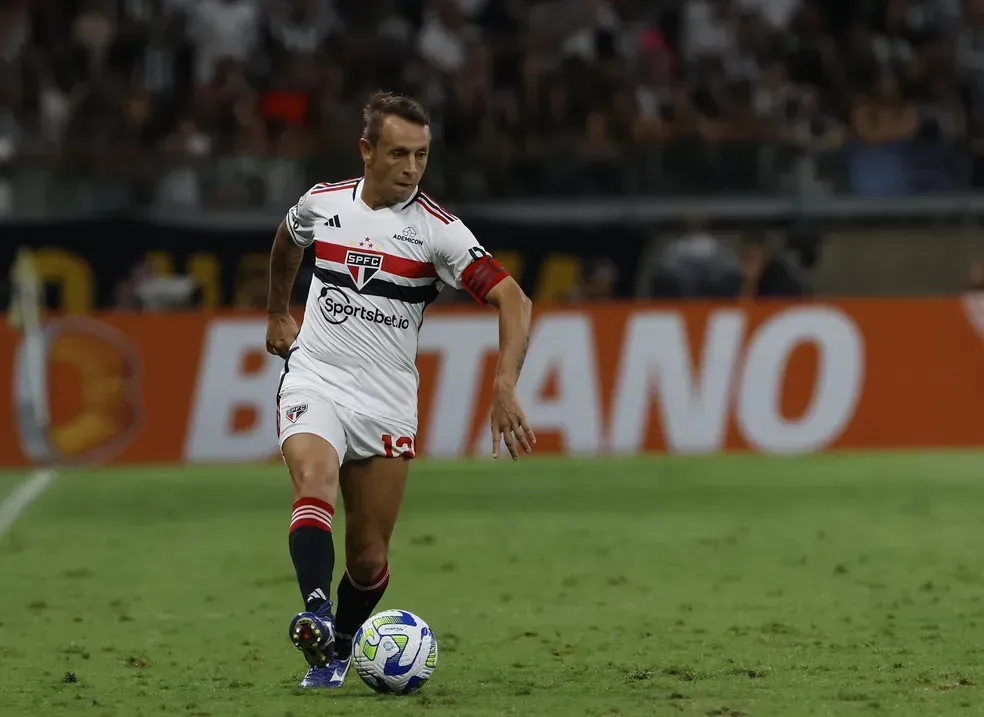 Rafinha em ação pelo São Paulo – Foto: Rubens Chiri/São Paulo