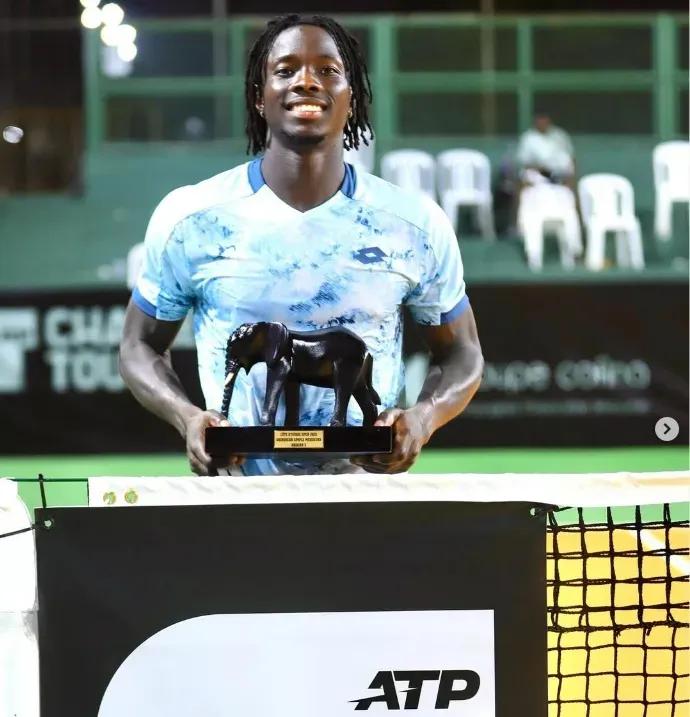 Eliakim Coulibaly holds the Abidjan Challenger trophy after defeating Aziz Dougaz in the final. (@eliakimcoulibaly)