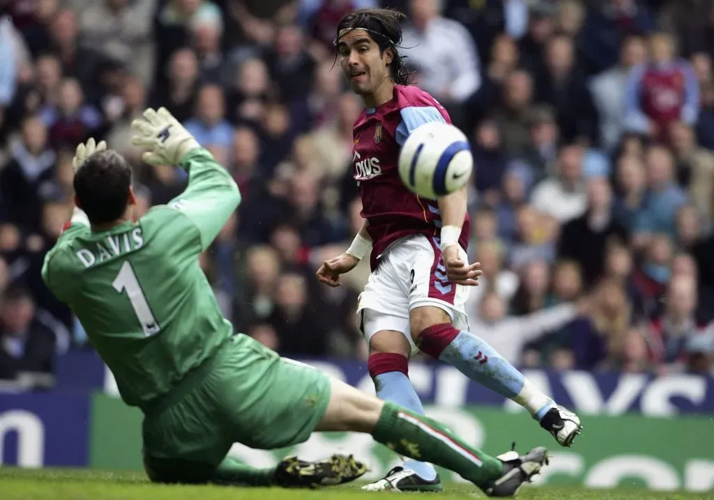 Juan Pablo Ángel es considerado leyenda del Aston Villa. Colombiano con más goles en la Premier League. / Getty Images.