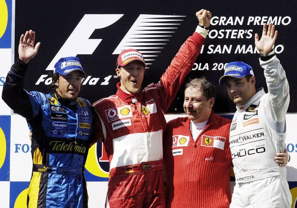 Fernando Alonso, Michael Schumacher y Juan Pablo Montoya en el podio del GP de San Marino en 2006. / IMAGO.