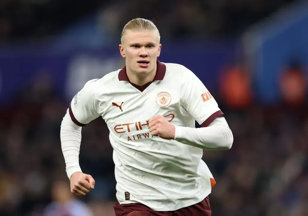 Erling Haaland do Manchester City durante a partida da Premier League entre Aston Villa e Manchester City no Villa Park em 06 de dezembro de 2023 em Birmingham, Inglaterra. (Photo by Catherine Ivill/Getty Images)