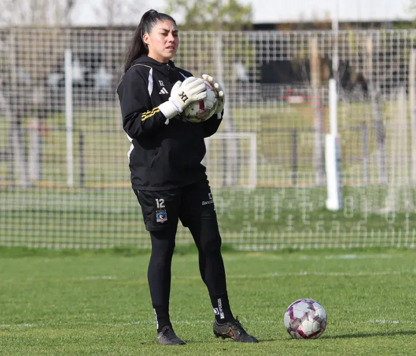 Javiera Díaz vive un duro momento por su perrita Pelusa | Foto: Colo Colo Femenino