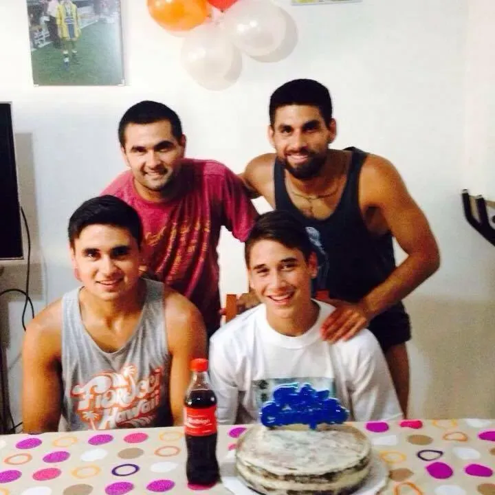 Diego y Cristian, arriba; Gonzalo y Rodrigo, abajo. Los cuatro hermanos Villagra (Foto: Facebook/ zulema.ferreira.1)