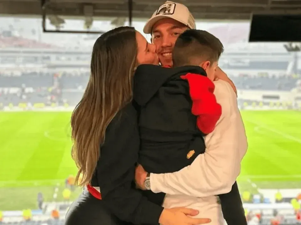 Valverde en el Monumental junto a Mina Bonino.