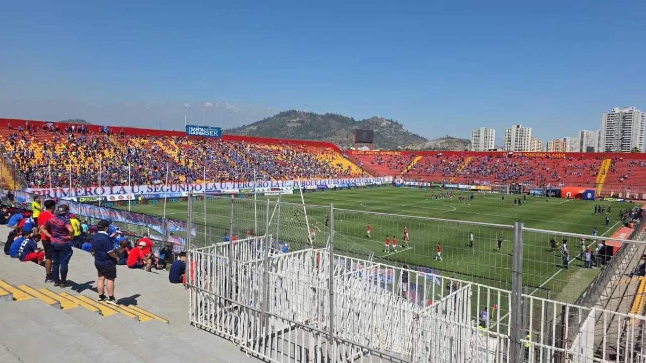 La visión desde la galería norte del Estadio Santa Laura. Imagen: RedGol