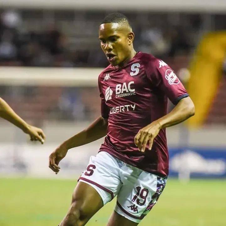 Ryan Bolaños se queda en Saprissa.