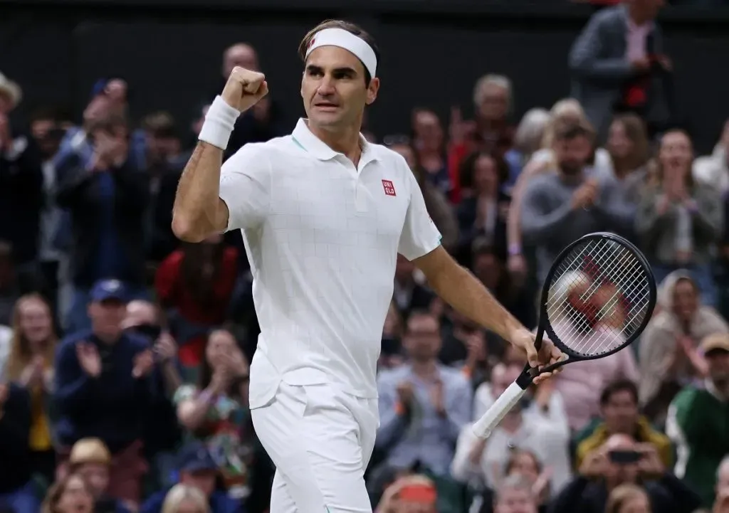 Roger Federer celebra un punto de partido en Wimbledon 2021 (Getty Images)