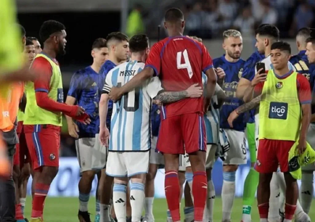 Edgardo Fariña con la número 4 (IG: @Farinha_)