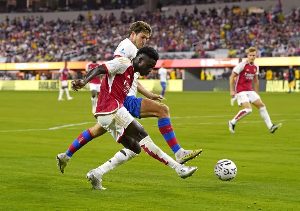 Marcos Alonso em partida contra o Arsenal. (Photo by Kevork Djansezian/Getty Images)