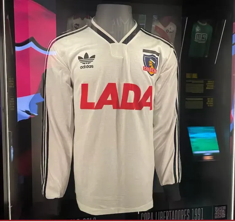 Camiseta de Colo Colo en museo Legends, Madrid | Foto: ADN Deportes