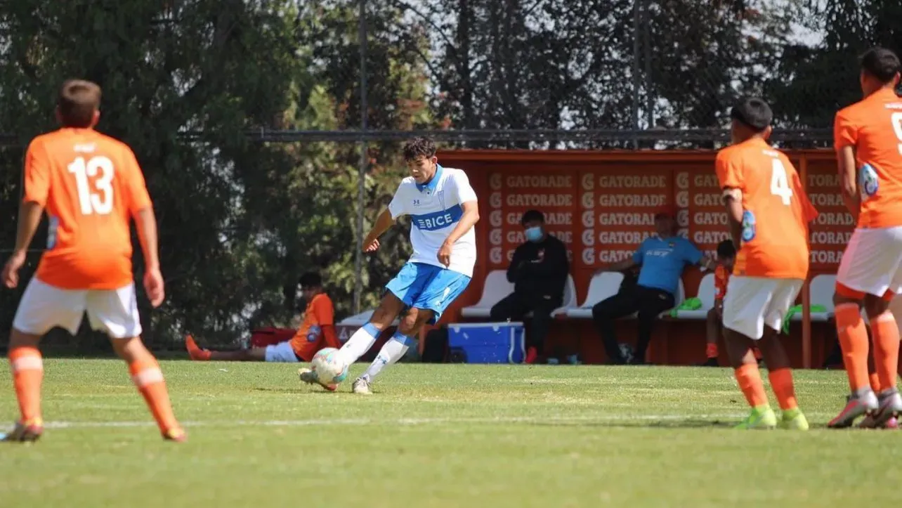 Archivo: Orellana jugando por Católica