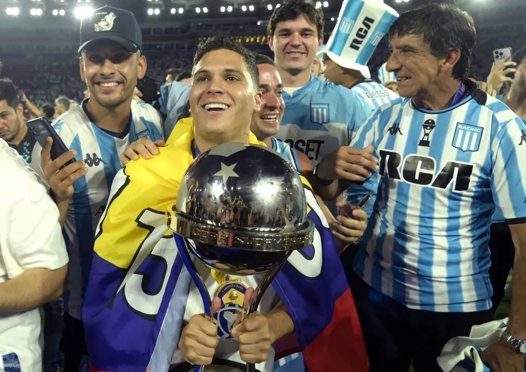 Juan Fernando Quintero con Racing. Foto: Imago.