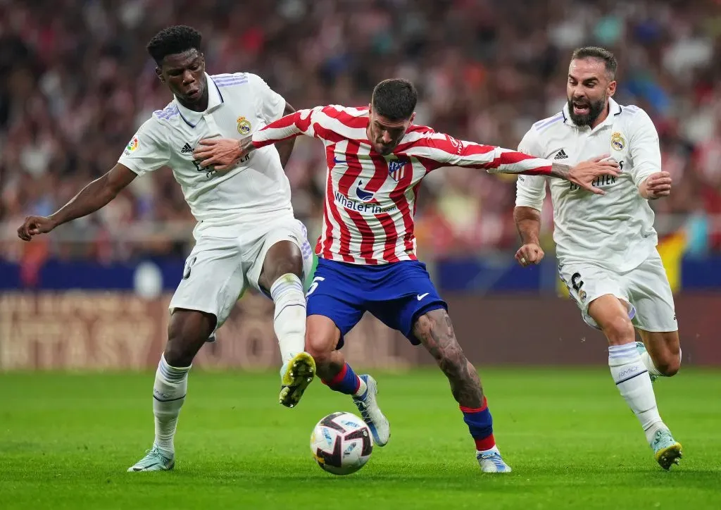 Dani Carvajal se podría perder el duelo vs. Atlético de Madrid. Por cierto, Rodrigo De Paul, también en la imagen, es duda en el Colchonero. Getty Images.