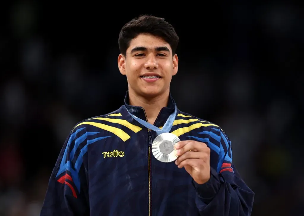 Ángel Barajas con la medalla de plata en París 2024. (Photo by Naomi Baker/Getty Images)