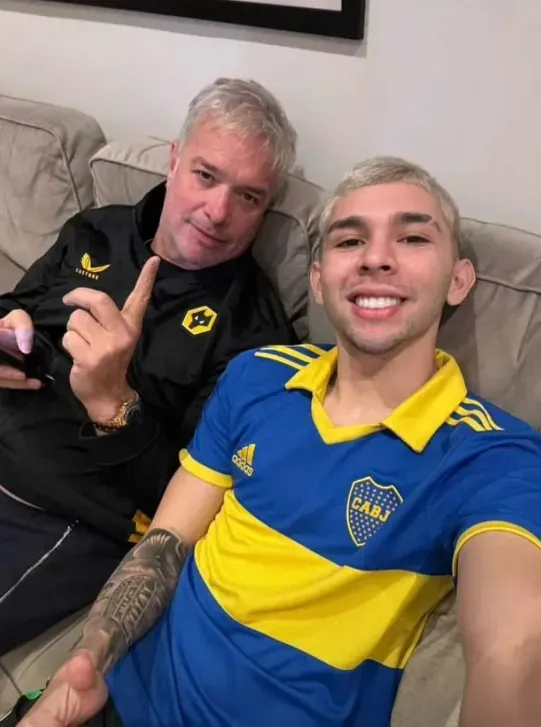 Enciso con la camiseta de Boca.