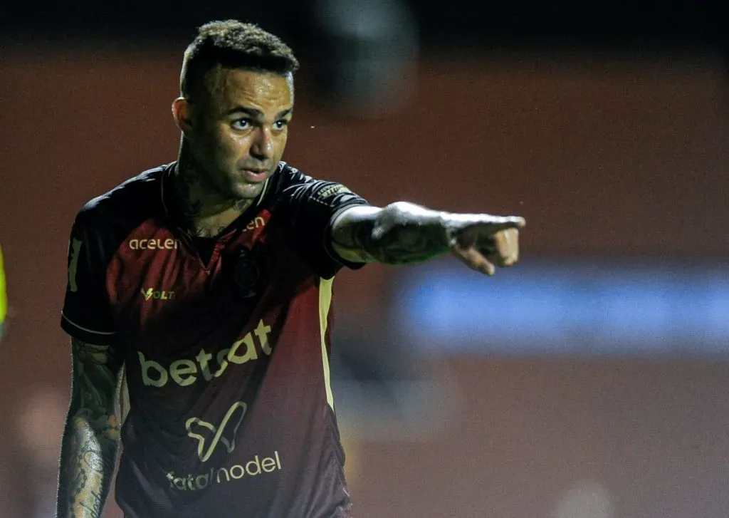Luan em jogo do Vitória.