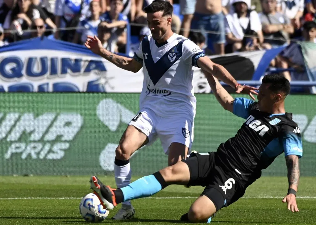 Vélez venció a Racing y sigue como puntero de la Liga Profesional. (Foto: IMAGO / Fotobaires).