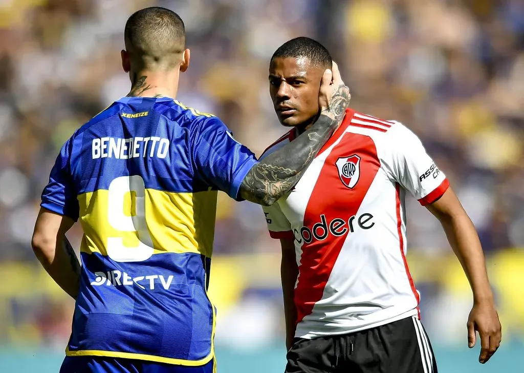 De La Cruz com a camisa do River ao lado do Benedetto (Marcelo Endelli/Getty Images)