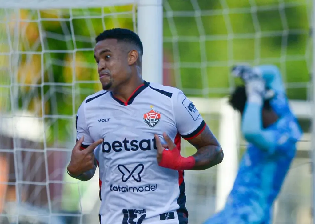 Alerrandro brilhou pelo Vitória - Foto: Jhony Pinho/AGIF.