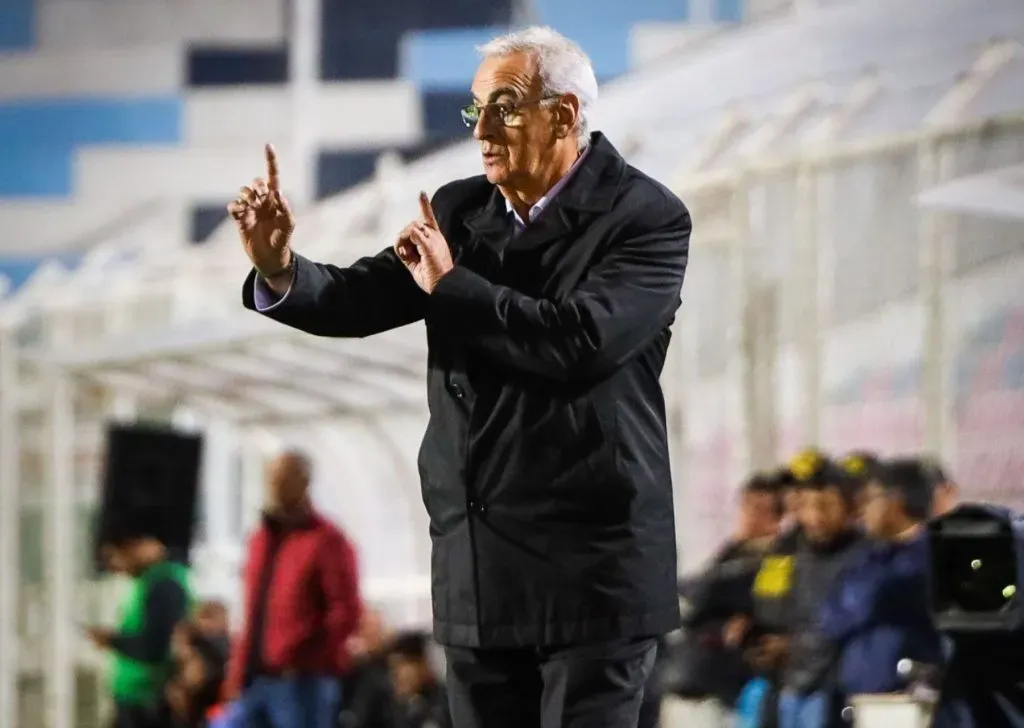 Jorge Fossati dirigiendo este año a Universitario de Deportes. (Foto: Liga 1).