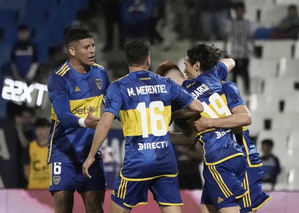 Valentín Barco celebra el gol de Cavani ante Talleres. (Foto: Boca).