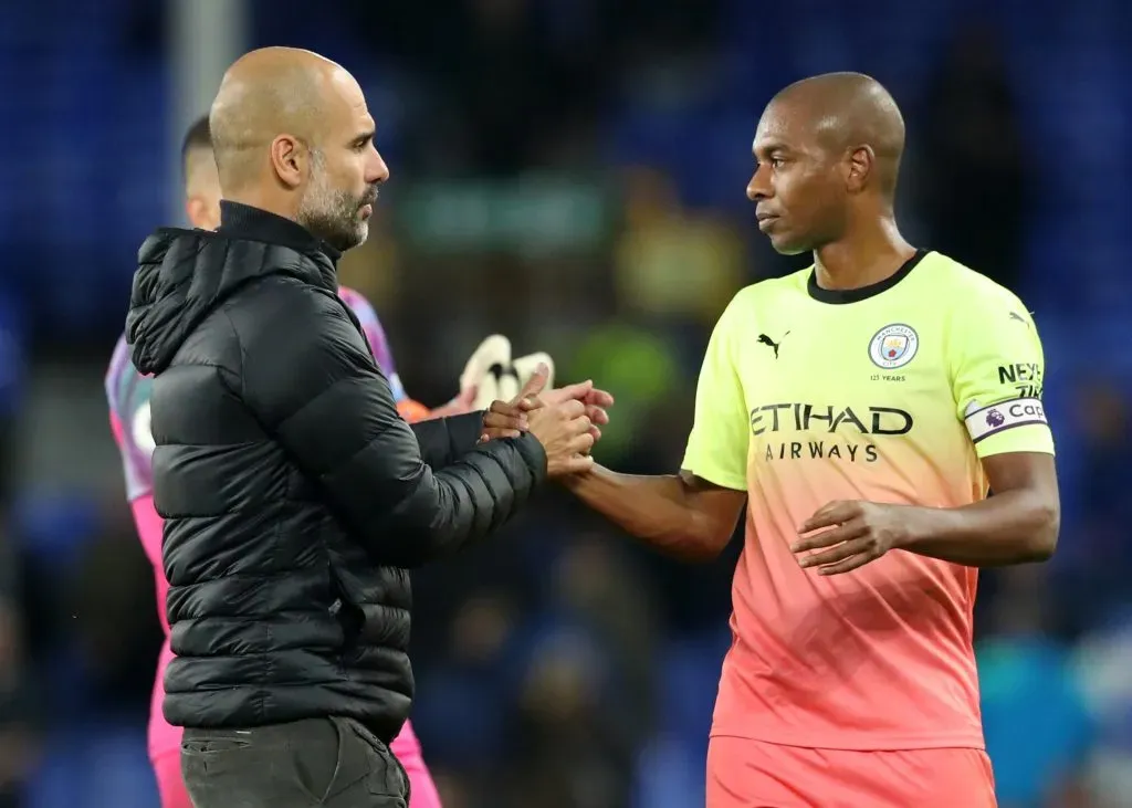 Guardiola y Fernandinho en Manchester City. (Foto: Imago)