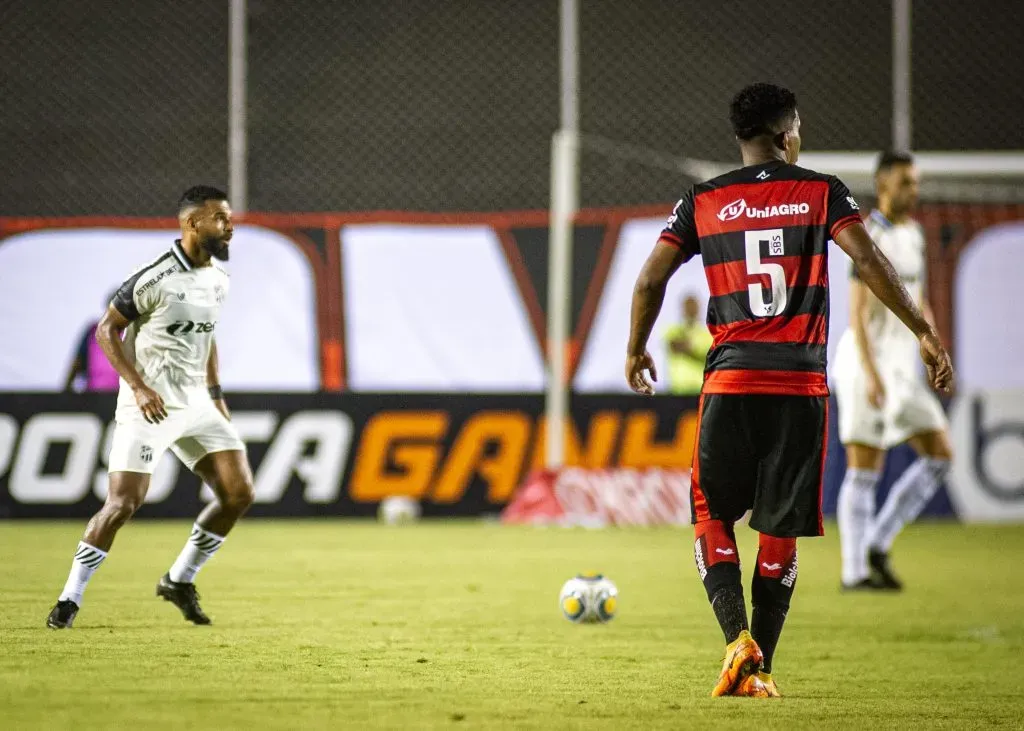 Willian Maranhão durante partida contra o Vitória. Foto: Jhony Pinho/AGIF