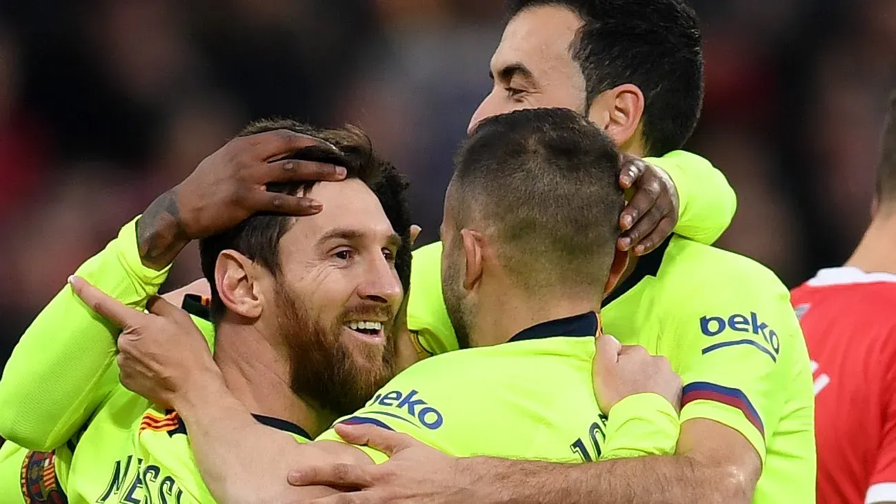 Lionel Messi, Sergio Busquets y Jordi Alba en Barcelona. Getty Images.
