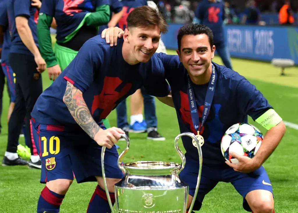 Xavi revela sus conversaciones con Messi y su deseo de que vuelva al Club Barcelona (Photo by Shaun Botterill/Getty Images).