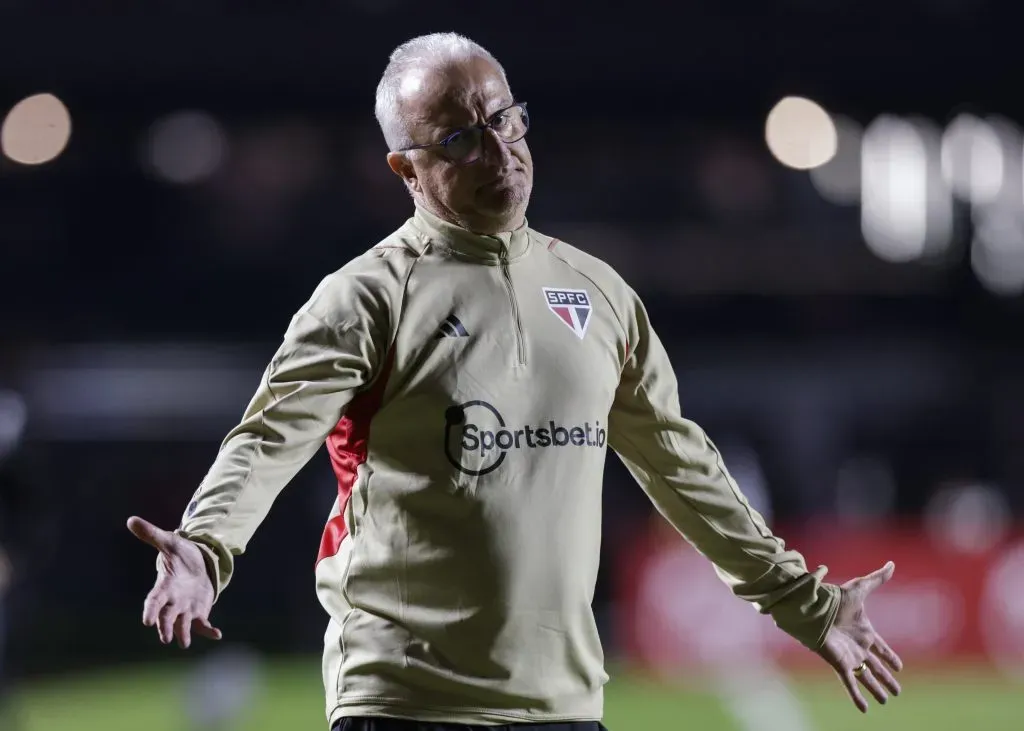 SÃO PAULO, SP (FOLHAPRESS) – 21 DE JUNHO: Dorival Júnior, técnico do São Paulo, reage durante partida entre São Paulo e Athletico Paranaense em jogo válido pela Série A 2023, no Estádio do Morumbi, em 21 de junho de 2023, em São Paulo. (Foto: Alexandre Schneider/Getty Images)