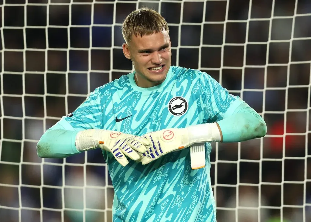 Bart Verbruggen com a camisa do Brighton. Foto: IMAGO / Sportimage