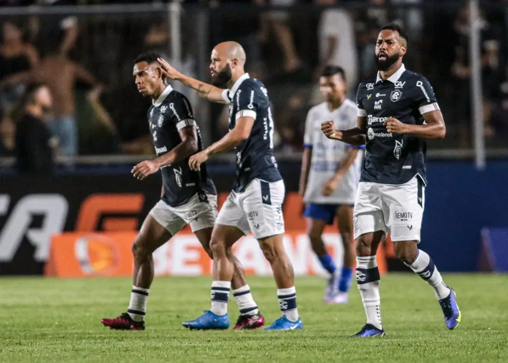 Foto: Fernando Torres/AGIF – Pedro Vitor, jogador do Remo, comemora seu gol durante partida contra o Confianca no estadio Baenao pelo campeonato Brasileiro C 2023.