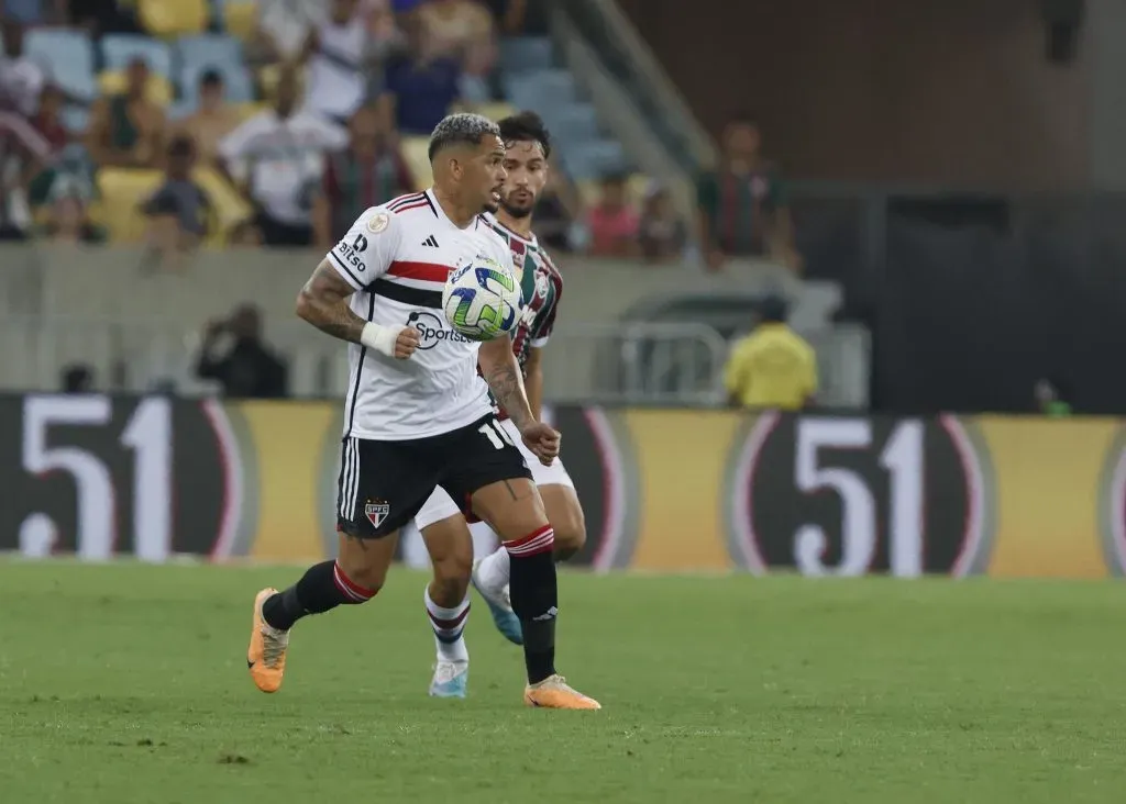 Luciano defendendo o São Paulo. Foto: Flickr Oficial São Paulo FC/Rubens Chiri