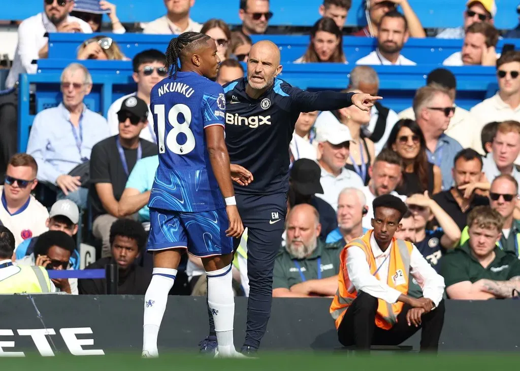 London, England, 18th August 2024. Chelseas head coach Enzo Maresca gives instructions to Chelsea s Christopher Nkunku during the Premier League match at Stamford Bridge, London. Picture credit should read: Paul Terry / Sportimage EDITORIAL USE ONLY. No use with unauthorised audio, video, data, fixture lists, club/league logos or live services. Online in-match use limited to 120 images, no video emulation. No use in betting, games or single club/league/player publications. SPI-3263-0114