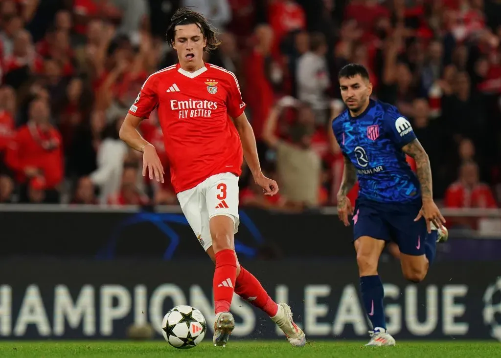 Álvaro Carreras em ação pelo Benfica.  (Photo by Gualter Fatia/Getty Images)