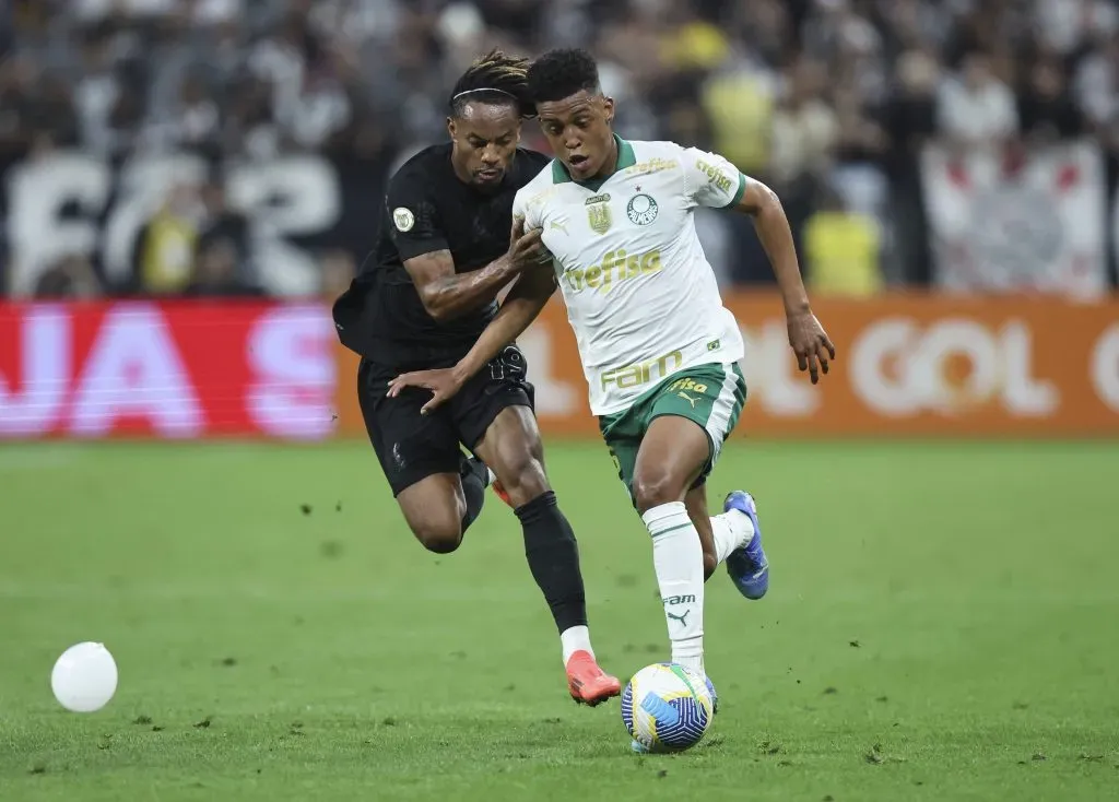 Vanderlan em ação contra o Corinthians na Neo Química Arena. (Photo by Alexandre Schneider/Getty Images)