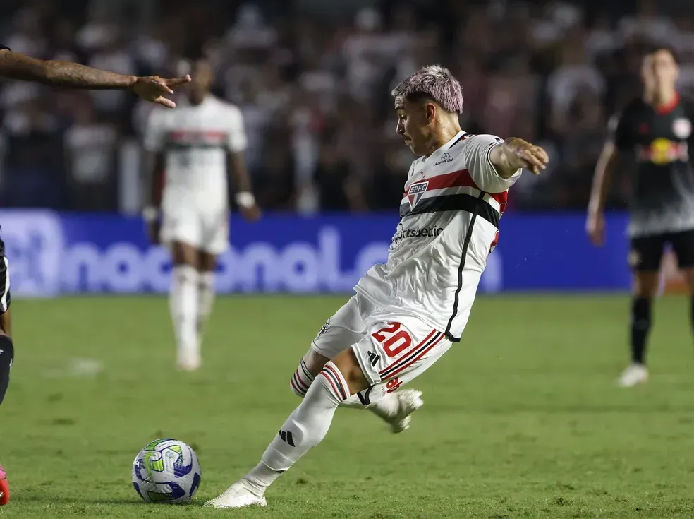 Gabriel Neves em ação pelo São Paulo – Foto: Rubens Chiri/Saopaulofc.net