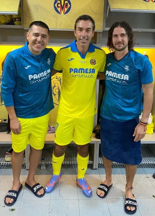 Riquelme, Pires y Coloccini en el centenario de Villarreal. (Foto: @fabricio_coloccini_).