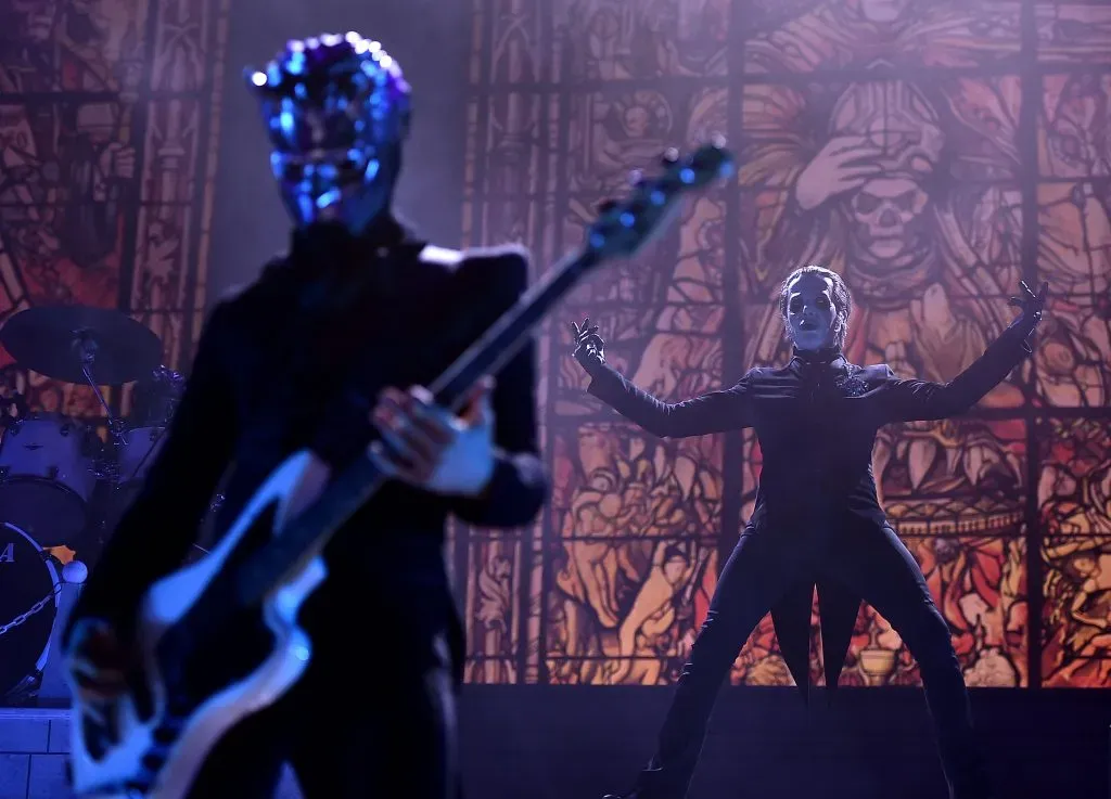 Cardinal Copia y un Nameless Ghouls en un concierto de Ghost. | Foto: Getty Images.